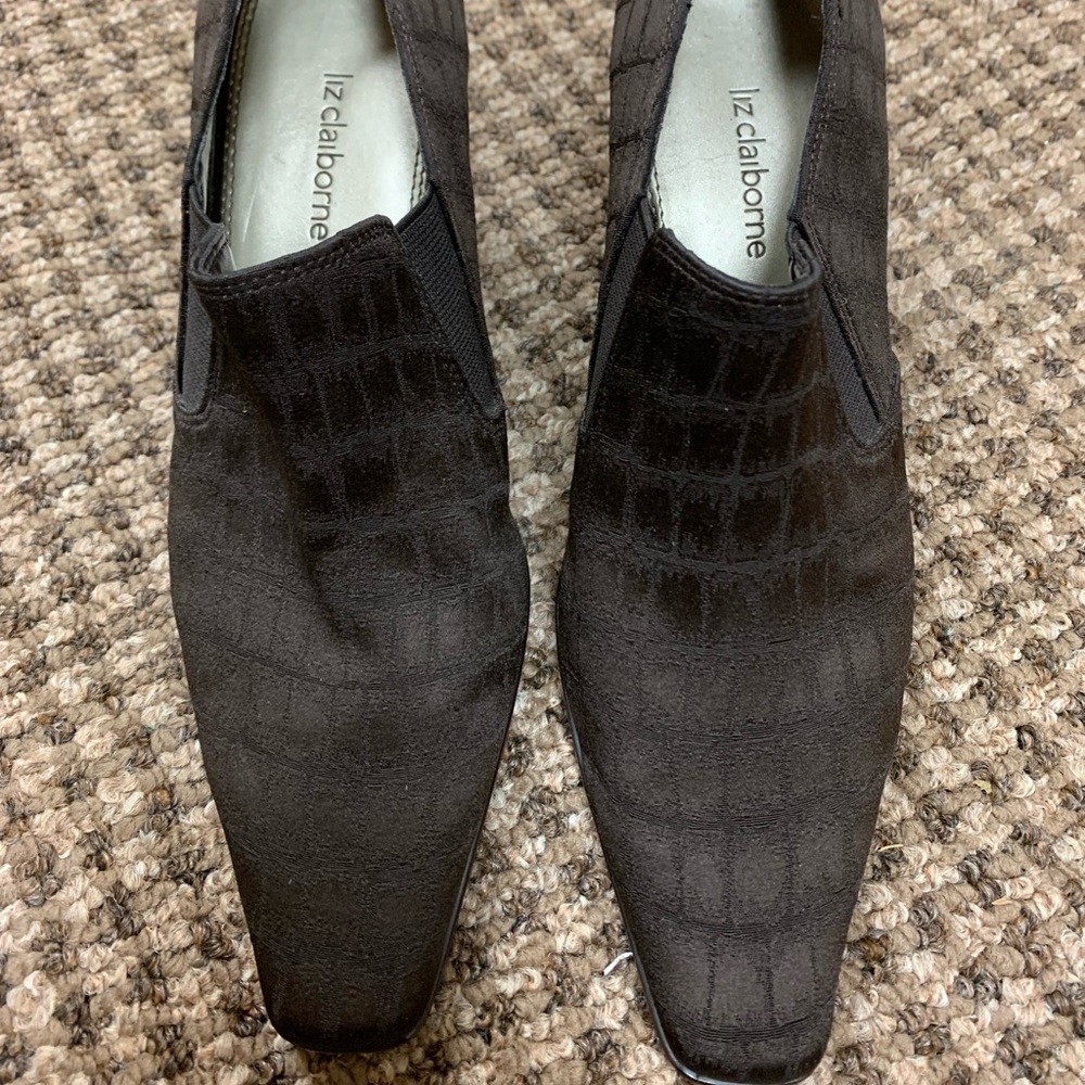 Liz Claiborne brown heeled pump 7.5M